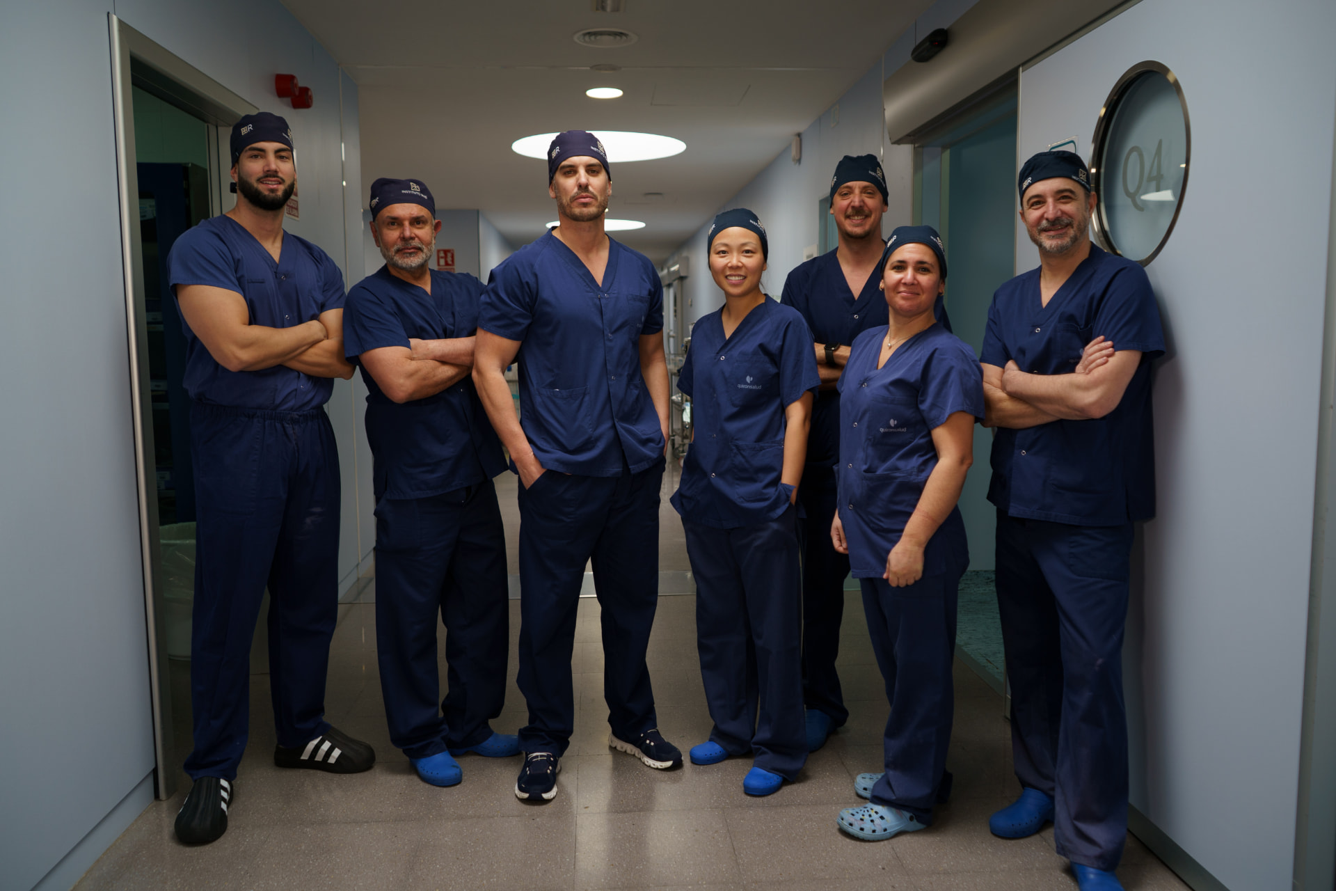 Equipo médico de Instituto Rubí en el quirófano